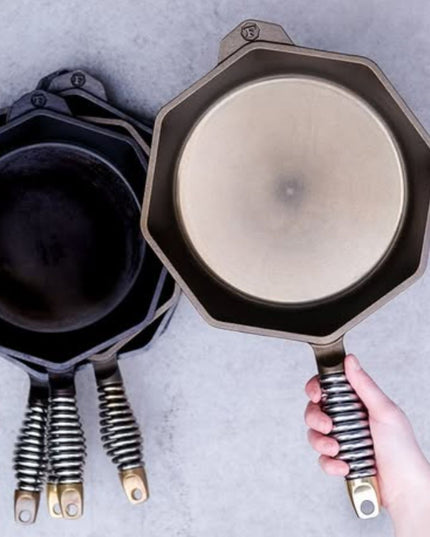 Cast iron skillet