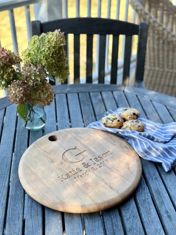 Serving board engraved for a wedding